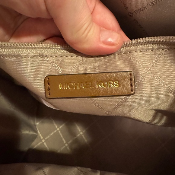 Michael Kors Logo Extra Large Tote Bag - Picture 8 of 12